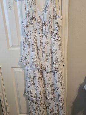 Floral J Gee Maxi Dress in White and Taupe